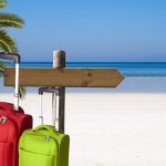 Чемоданы, море, пальма