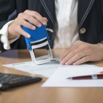 Как оформить изменение оклада сотрудника: приказ