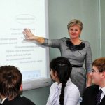 Учитель в школе