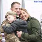 Военный со своей семьей